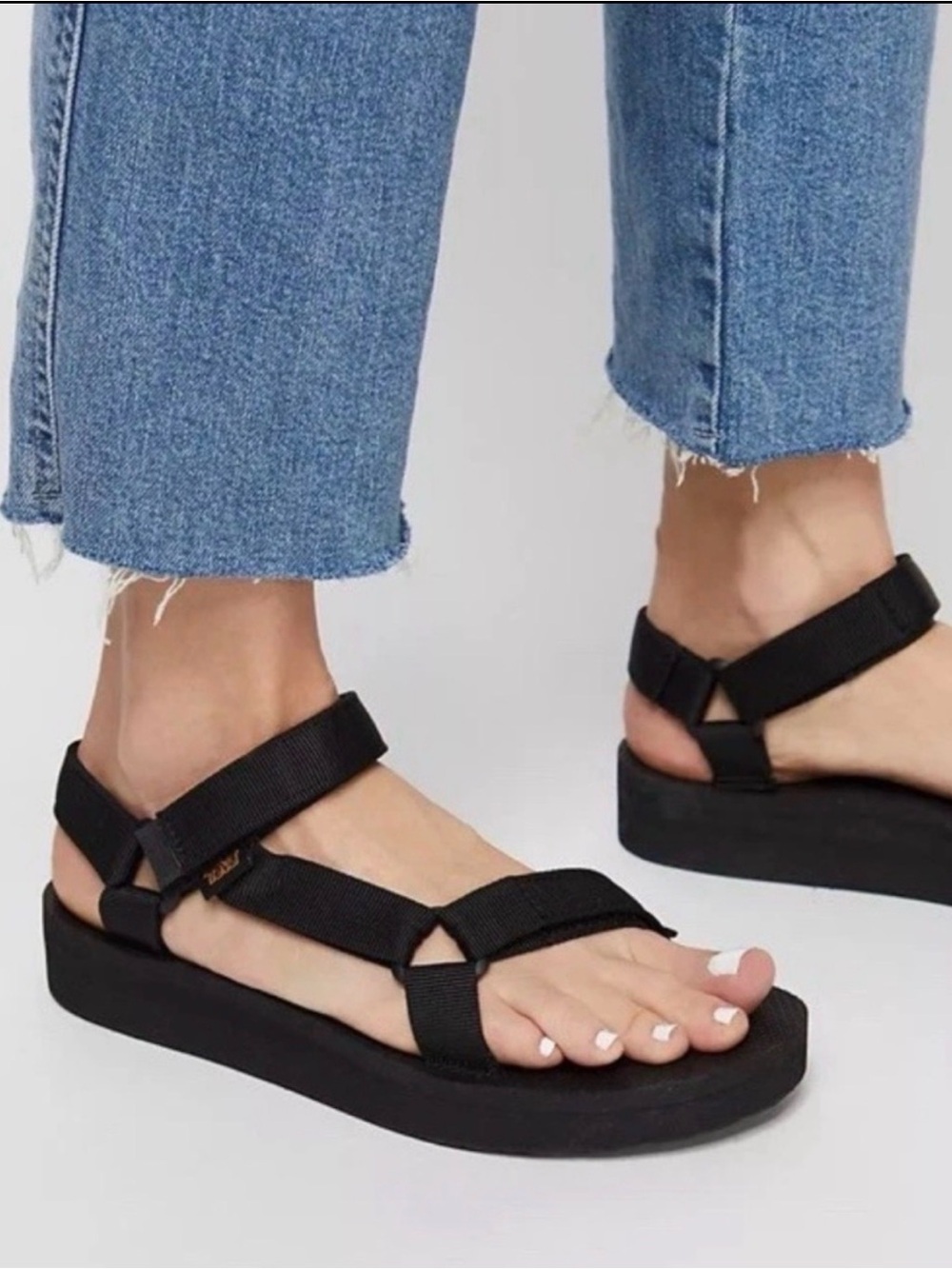 Teva Midform Universal Sandal in Black Women’s Size 8